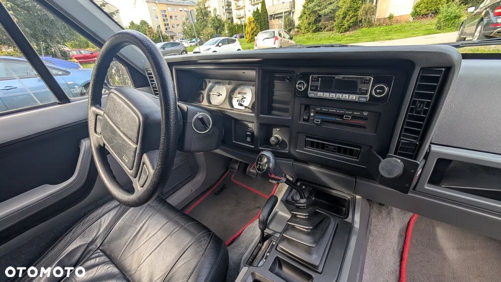 Jeep Cherokee - 11