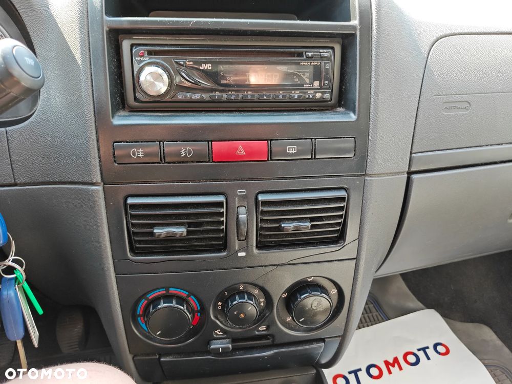 Fiat Albea 1.4 Dynamic - 24