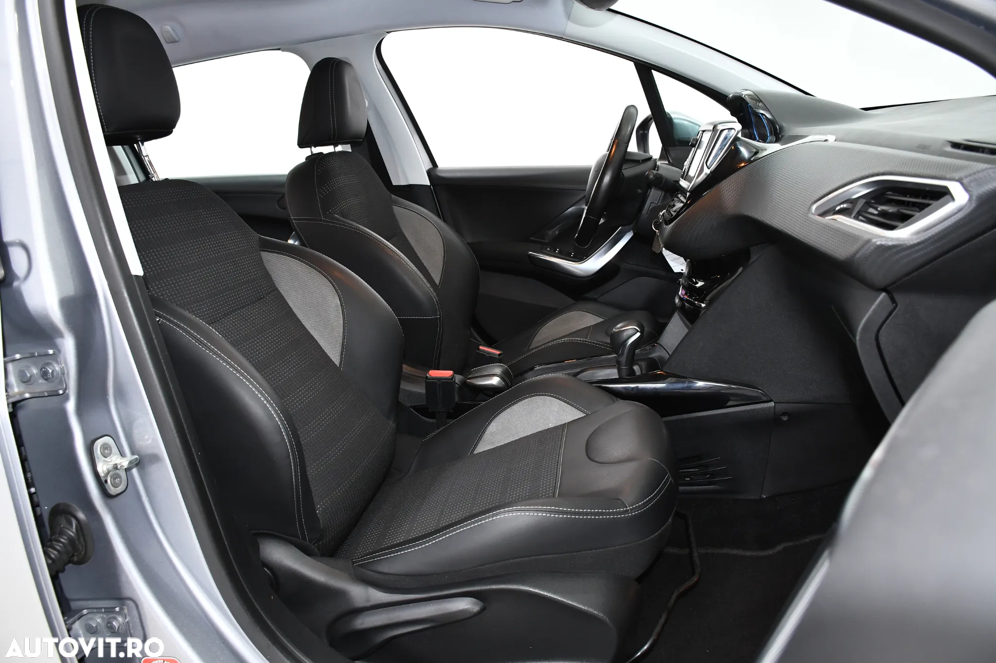 Peugeot 2008 1.2 PureTech Turbo EAT6 S&S Allure - 12