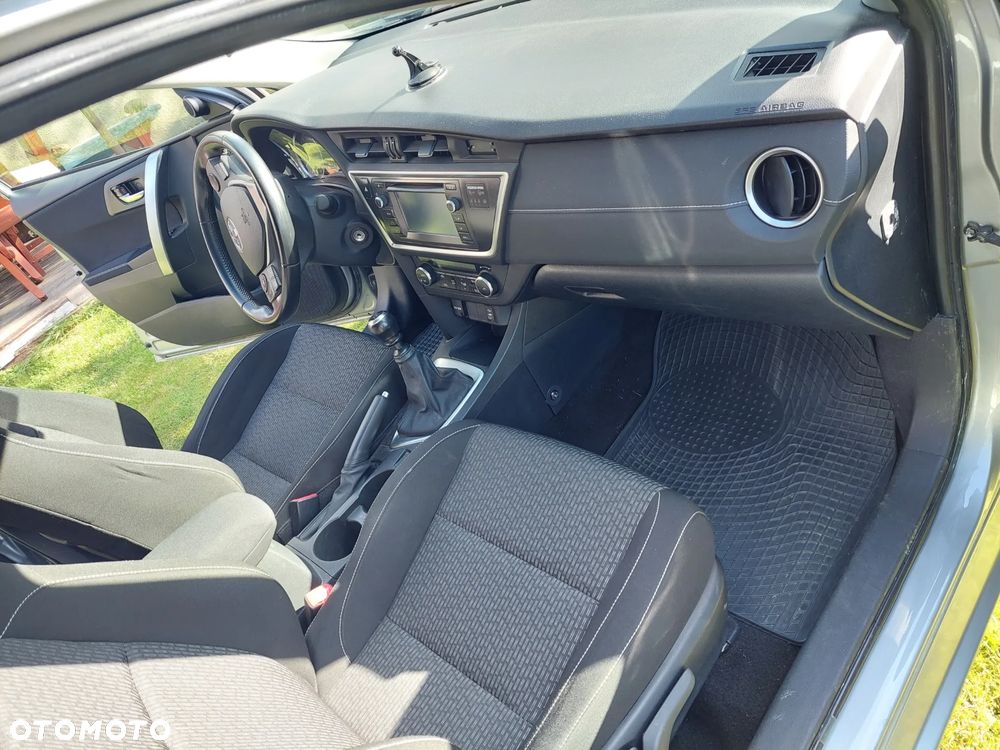 Toyota Auris - 13