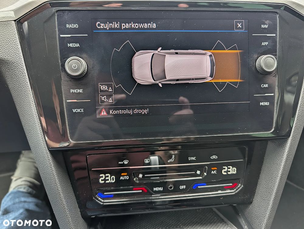 Volkswagen Passat 2.0 TDI SCR DSG - 32