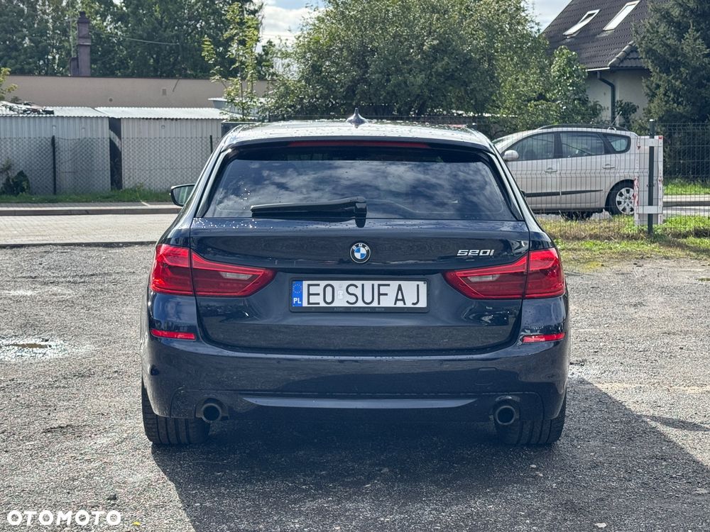 BMW Seria 5 520i Sport Line - 26