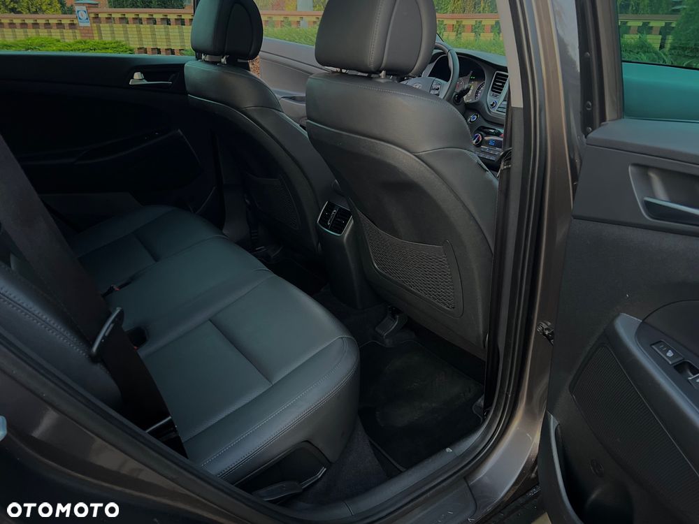 Hyundai Tucson 1.7 CRDI BlueDrive TourdePologne 2WD - 36