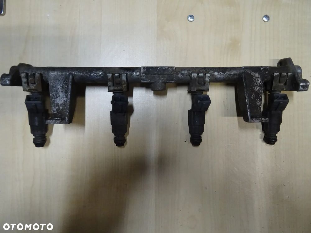 FORD MAVERICK MAZDA TRIBUTE 2,0 124 KM LISTWA WTRYSKOWA WTRYSKIWACZE KOMPL