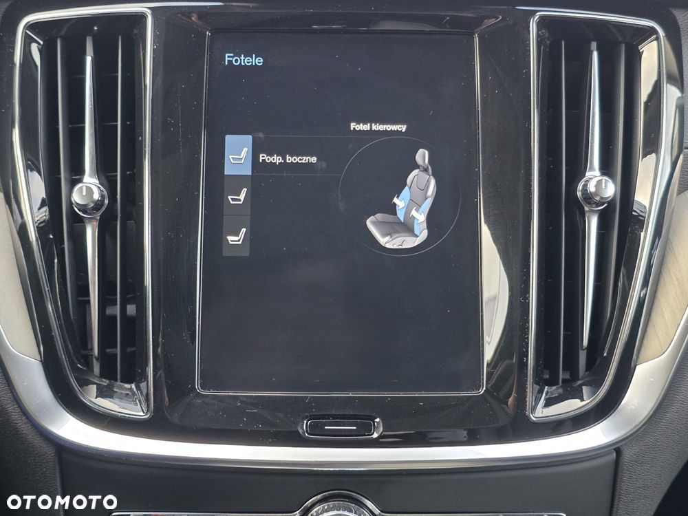 Volvo V60 Cross Country - 37