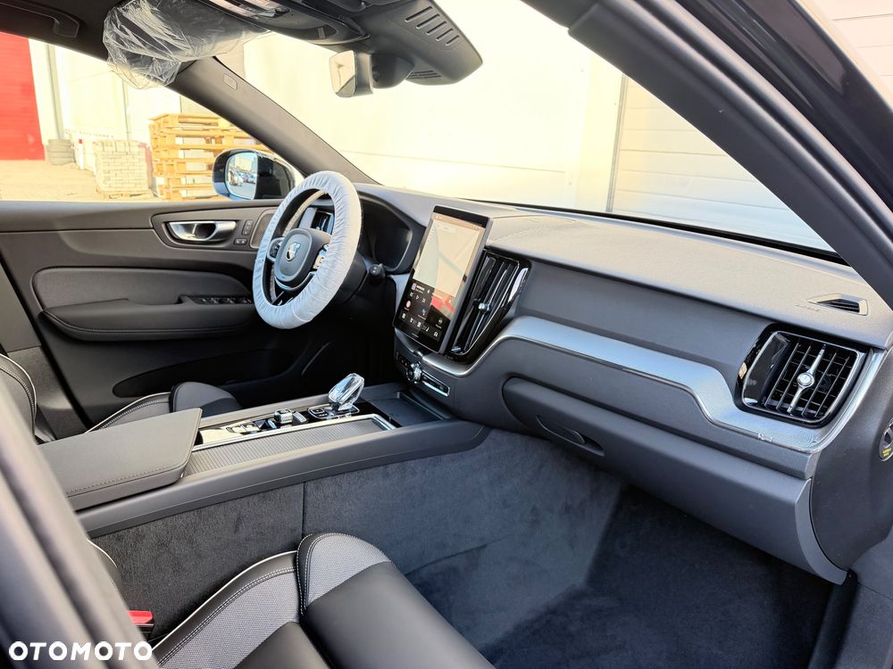 Volvo XC 60 B5 B AWD Plus Black Edition - 15