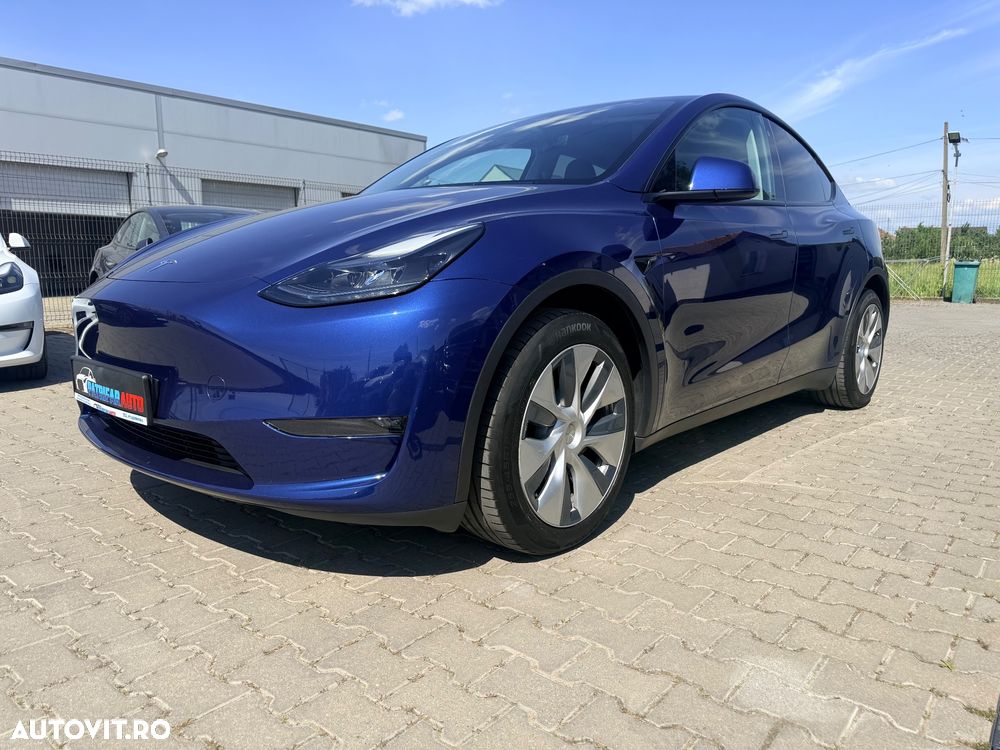 Tesla Model Y - 2