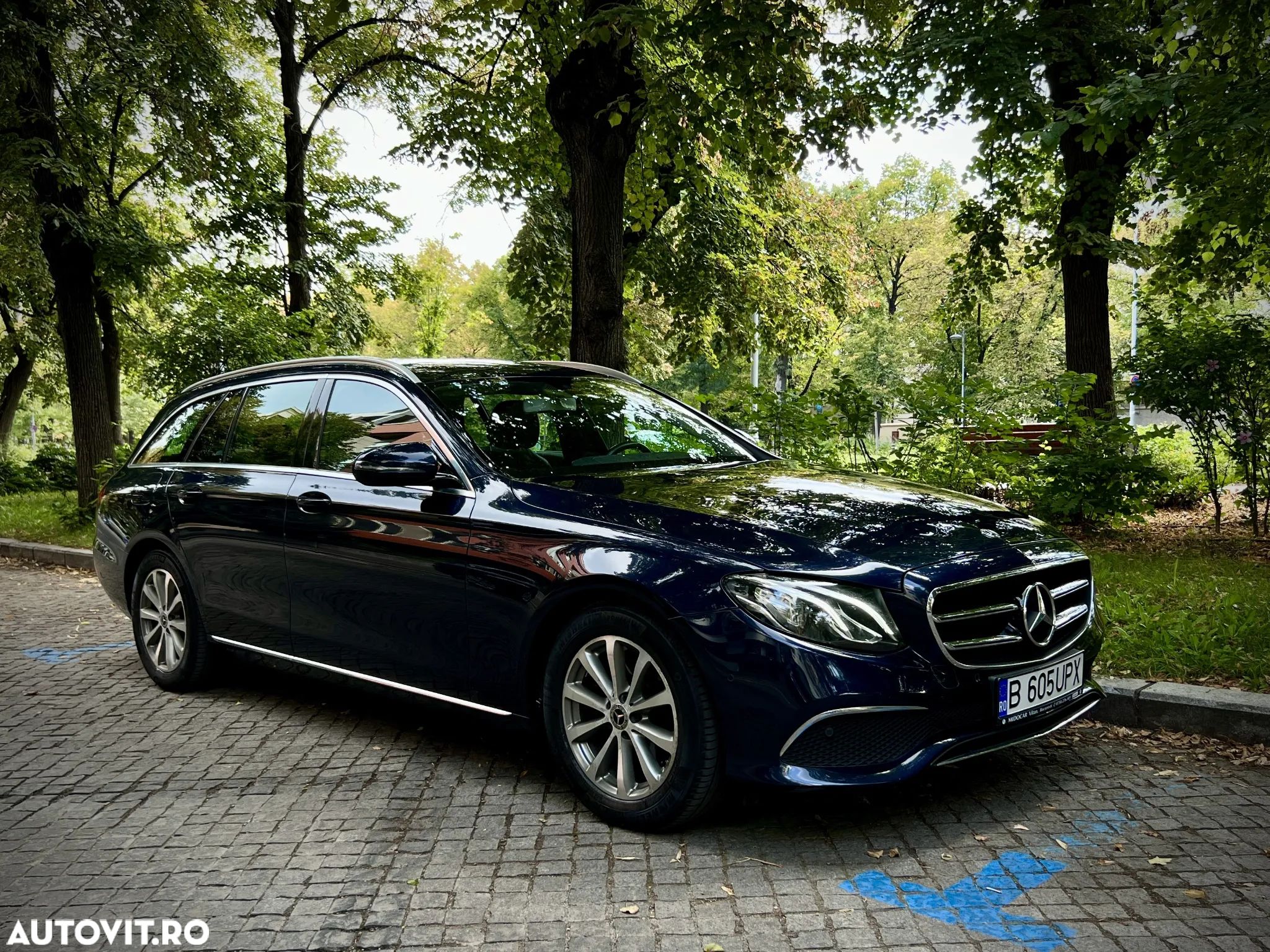 Mercedes-Benz E 220 d T 9G-TRONIC Avantgarde - 1
