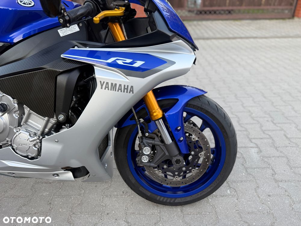 Yamaha R1 - 11