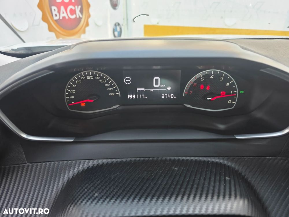 Peugeot 2008 BlueHDi 110 Active Pack - 12