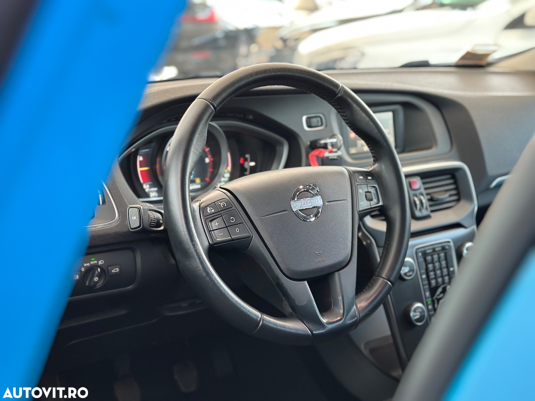 Volvo V40 D2 R-Design - 17