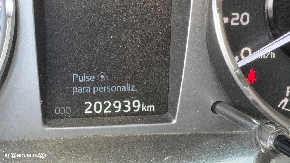 Toyota Hilux 2.4 D-4D 4WD CD CM - 23