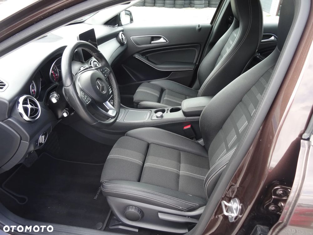 Mercedes-Benz GLA 200 d 4Matic 7G-DCT UrbanStyle Edition - 11