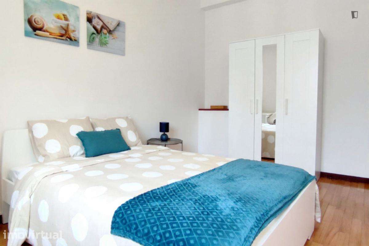 Quarto - localizado em Santo Ildefonso Porto - Grande imagem: 2/8
