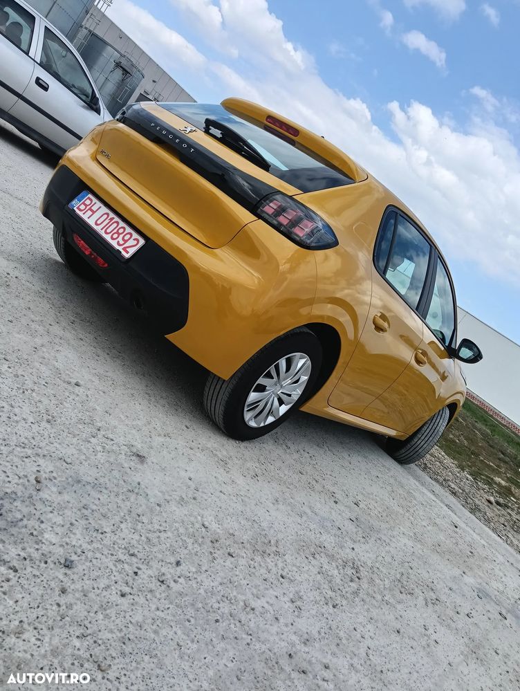 Peugeot 208 1.2 L PureTech STT Active - 11