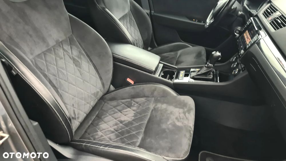 Skoda Superb 2.0 TDI Sportline DSG - 20