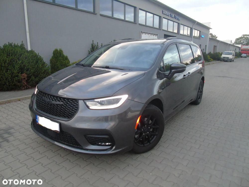 Chrysler Pacifica - 1