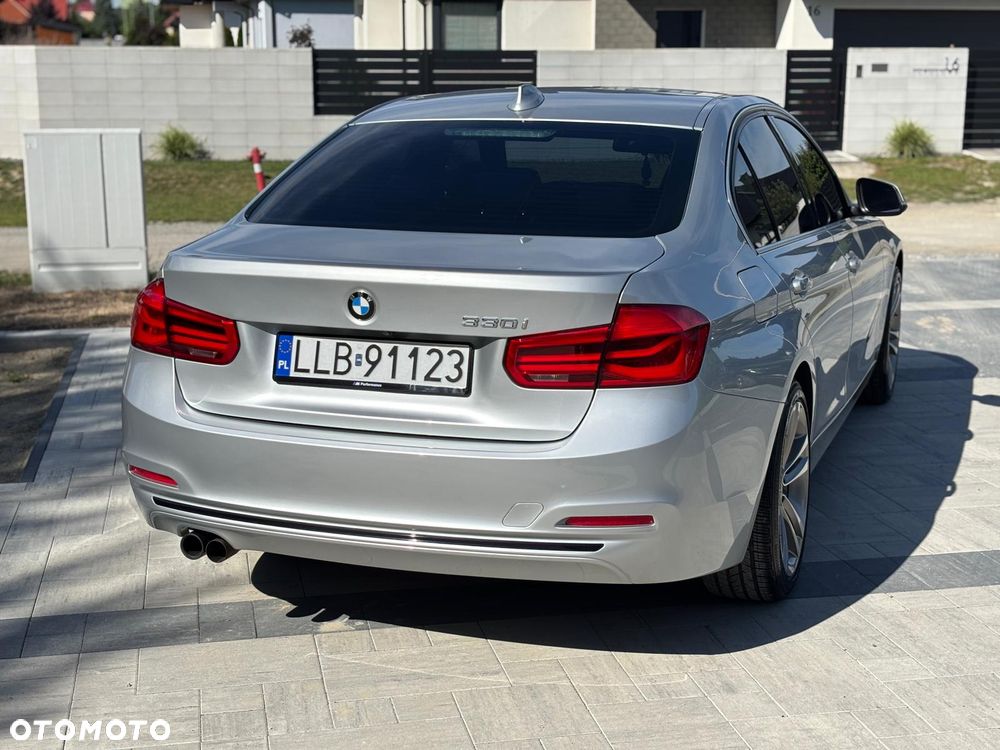 BMW Seria 3 330i Sport Line - 10