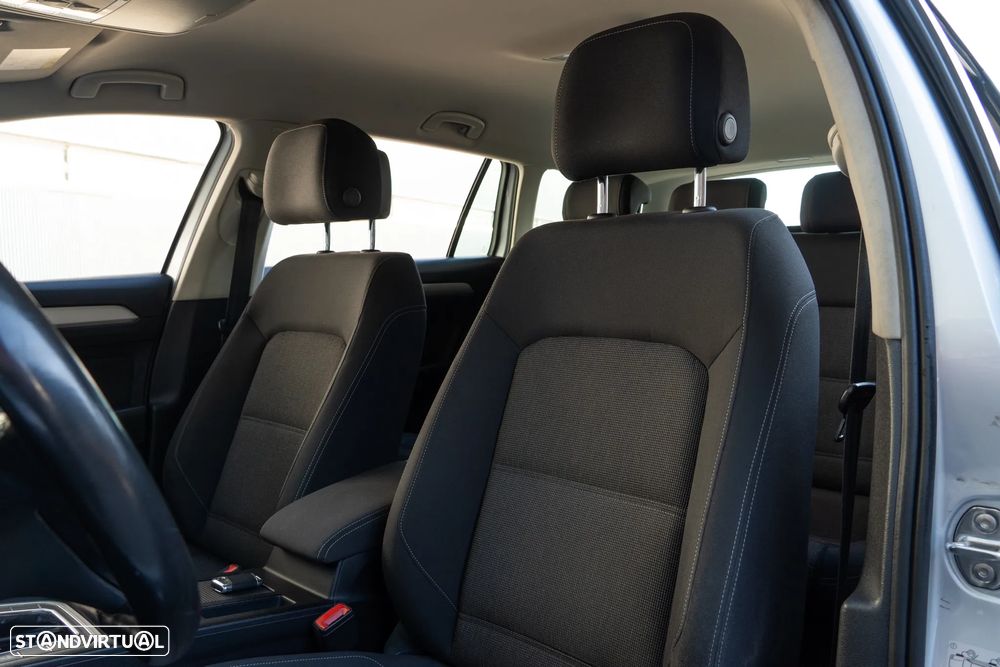 VW Passat Variant 1.6 TDI SCR DSG Business - 18