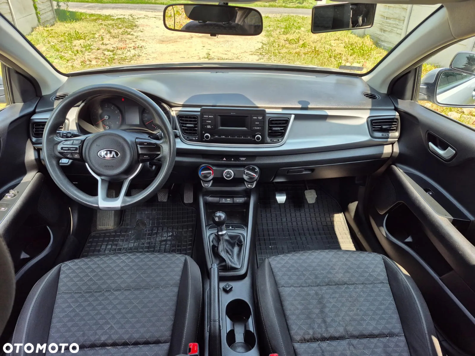 Kia Rio 1.2 L - 12