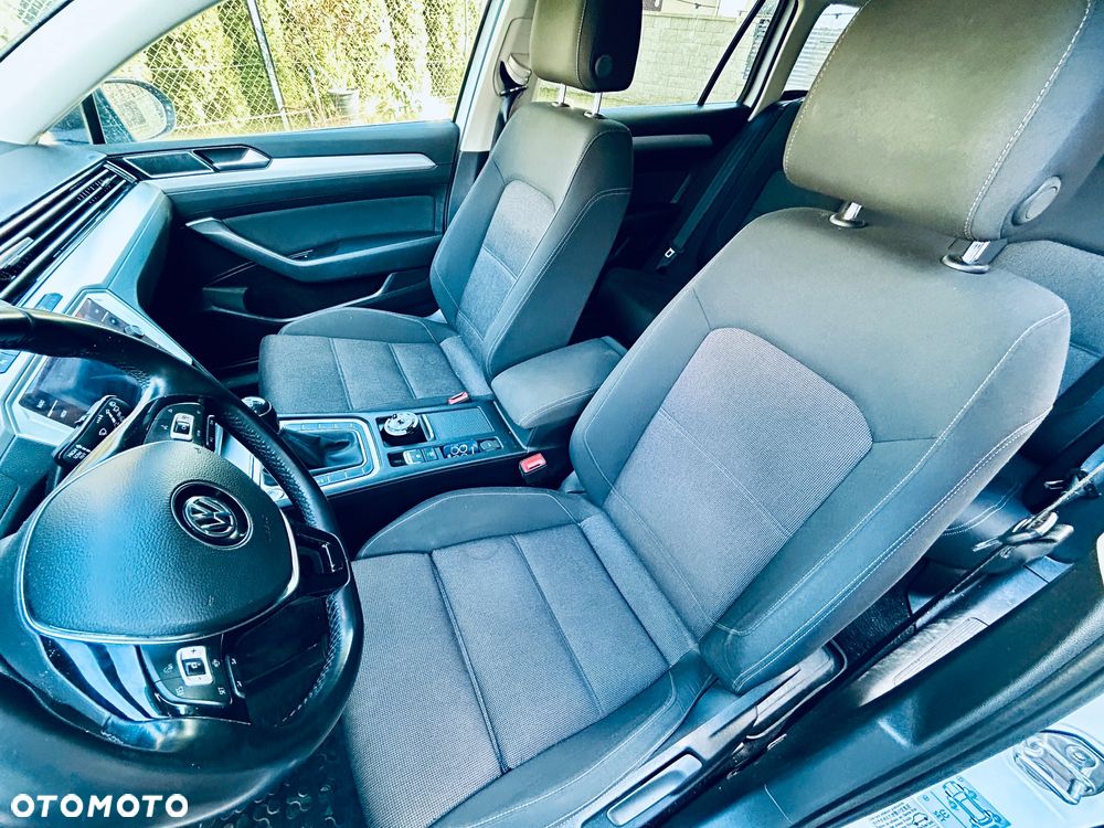 Volkswagen Passat - 17