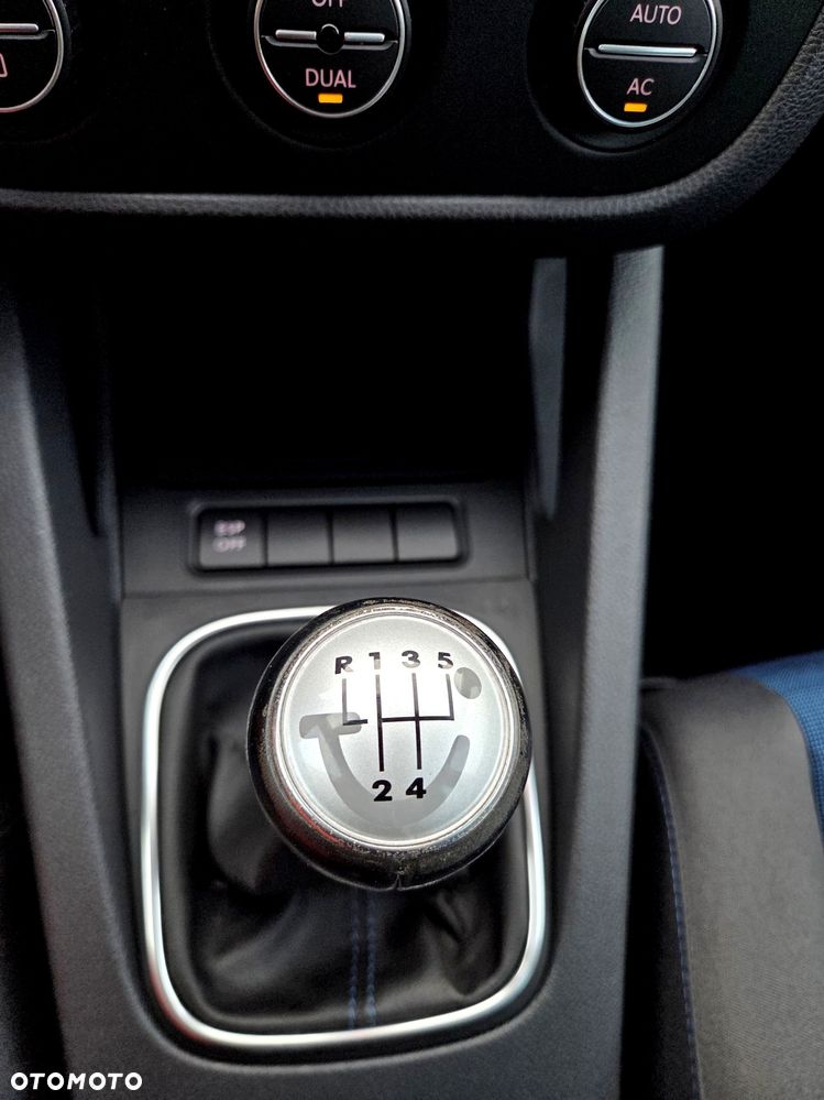 Volkswagen Golf - 25