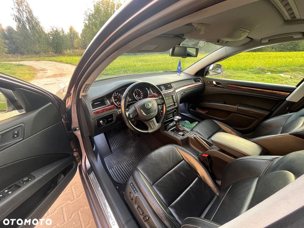 Skoda Superb 2.0 TDI 4x4 DSG Exclusive - 4
