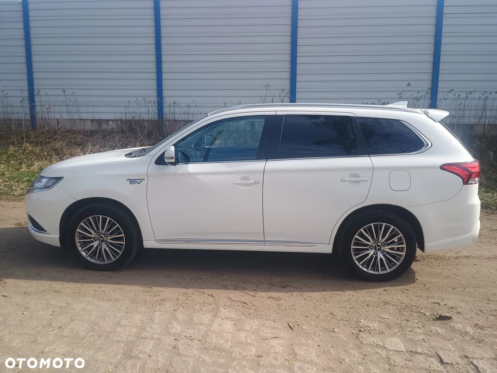 Mitsubishi Outlander - 1