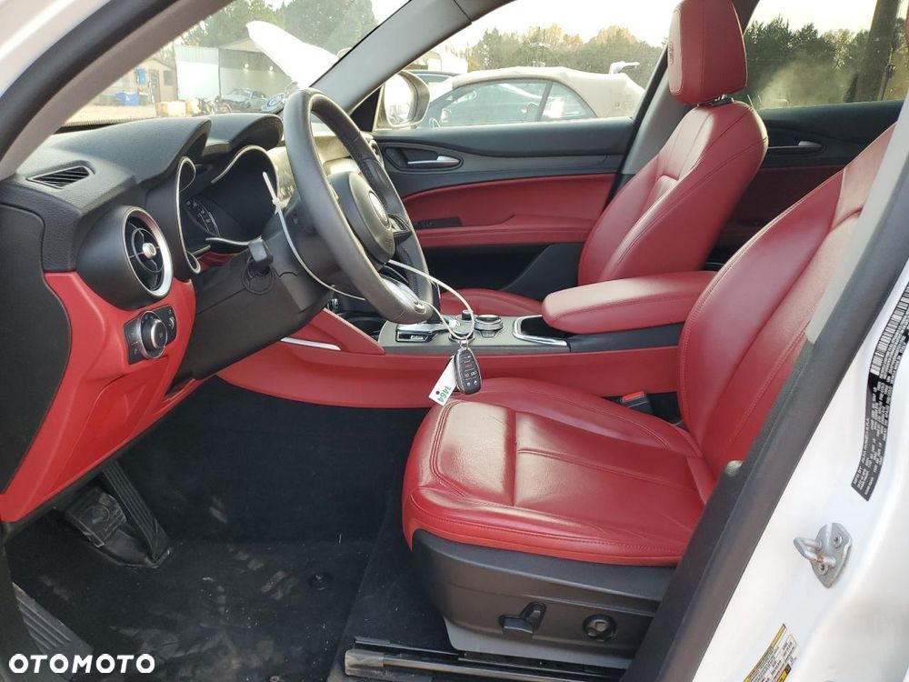 Alfa Romeo Stelvio 2.0 Turbo 16V AT8-Q4 Ti - 8