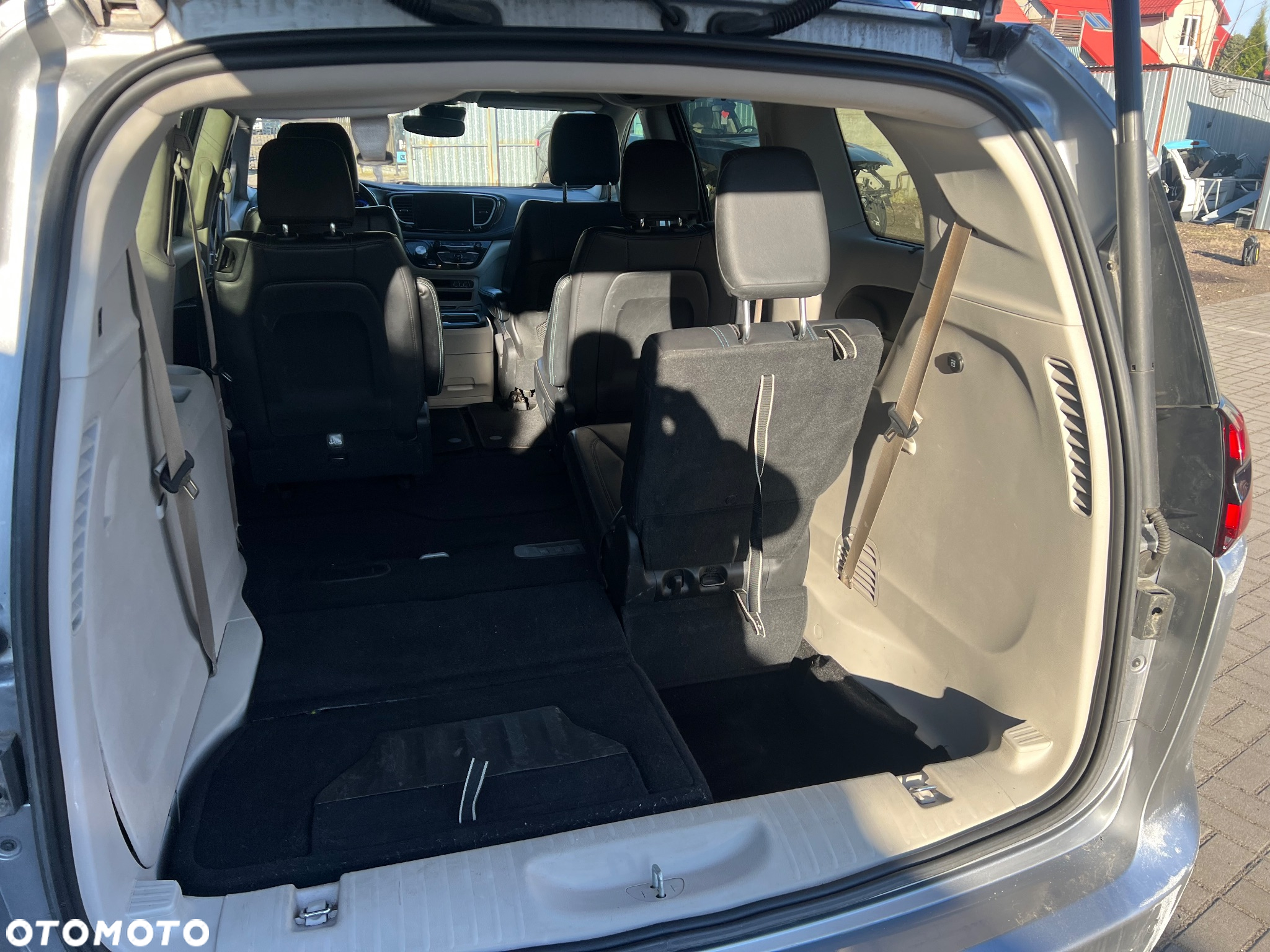 Chrysler Pacifica - 16