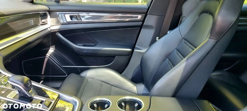 Porsche Panamera 4 E-Hybrid - 37