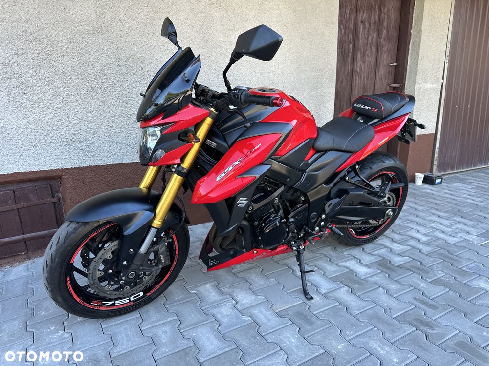 Suzuki GSX - 16
