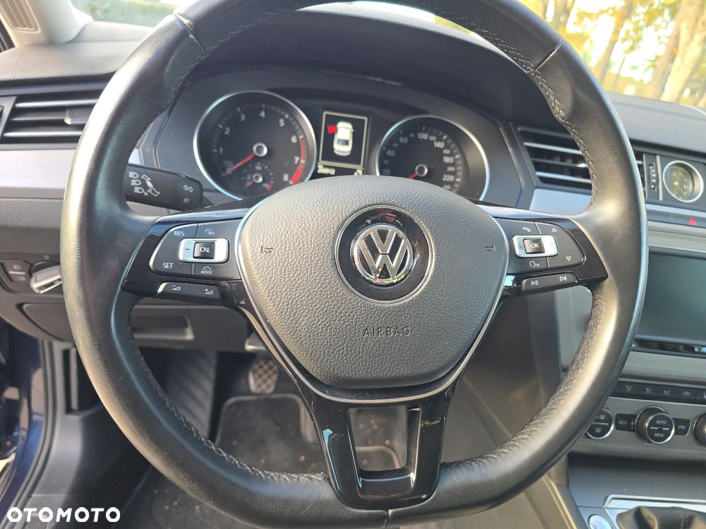Volkswagen Passat - 15