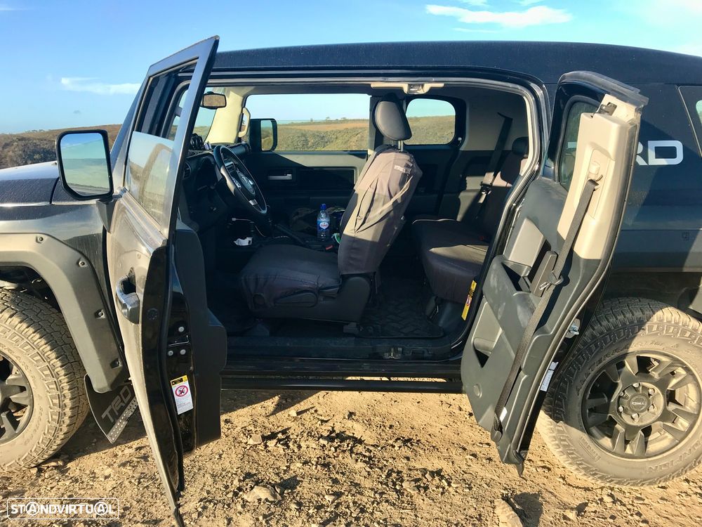 Toyota FJ Cruiser - 10