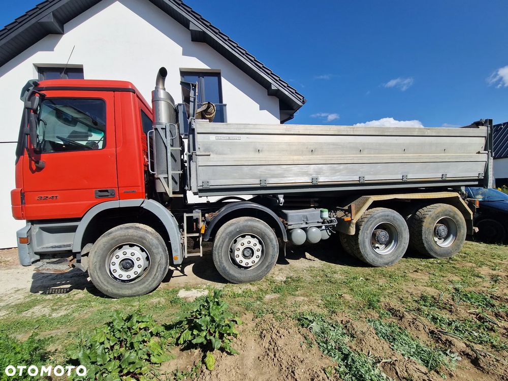 Mercedes-Benz 3241 - 2