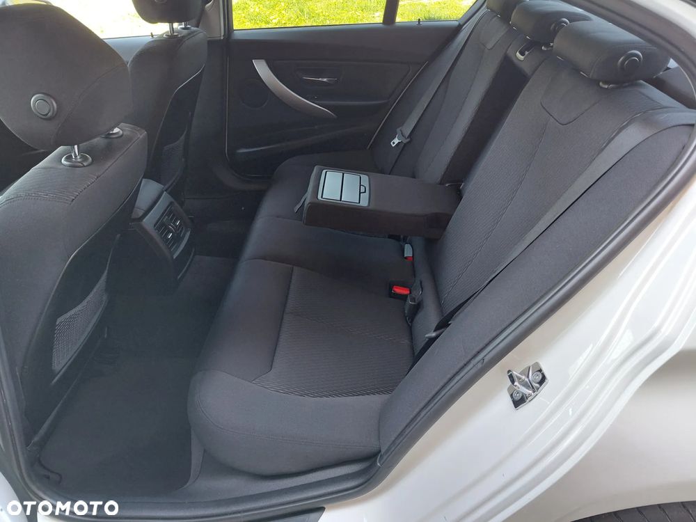 BMW Seria 3 320i Sport Line - 12
