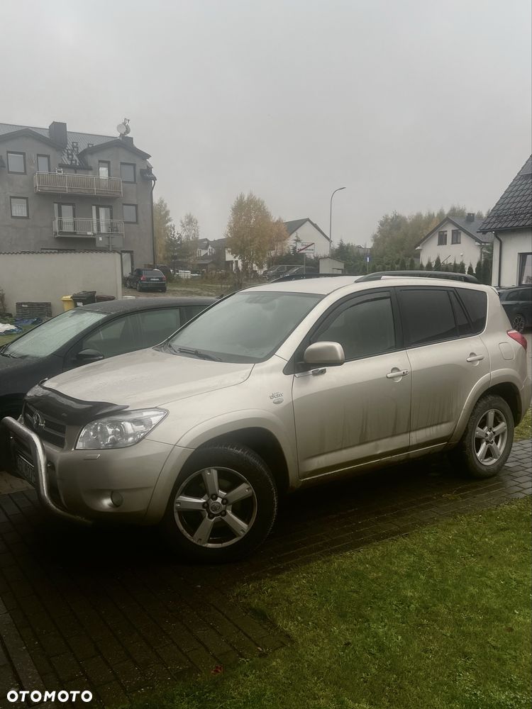 Toyota RAV4 - 1