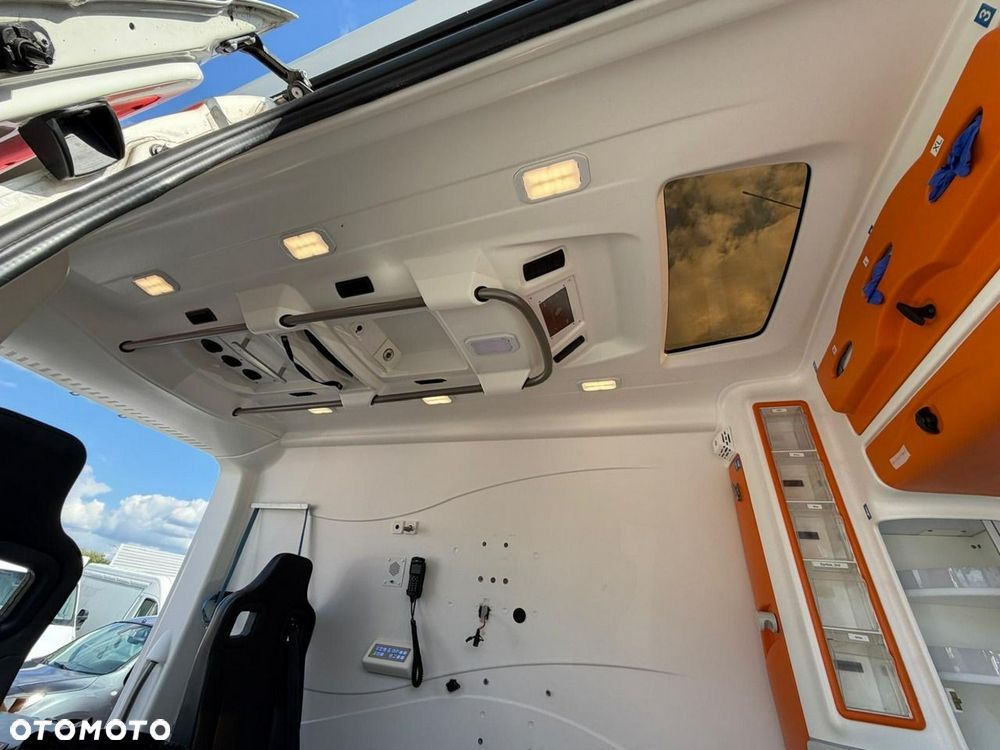 Mercedes-Benz Sprinter - 20