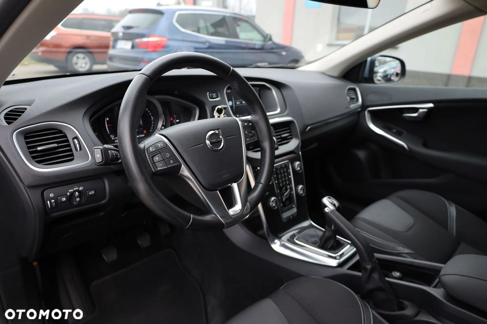 Volvo V40 T2 Momentum - 14