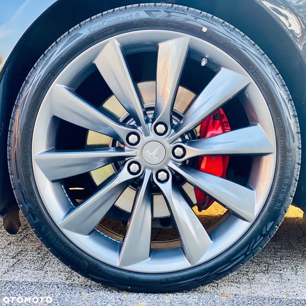 Tesla Model S Performance - 27