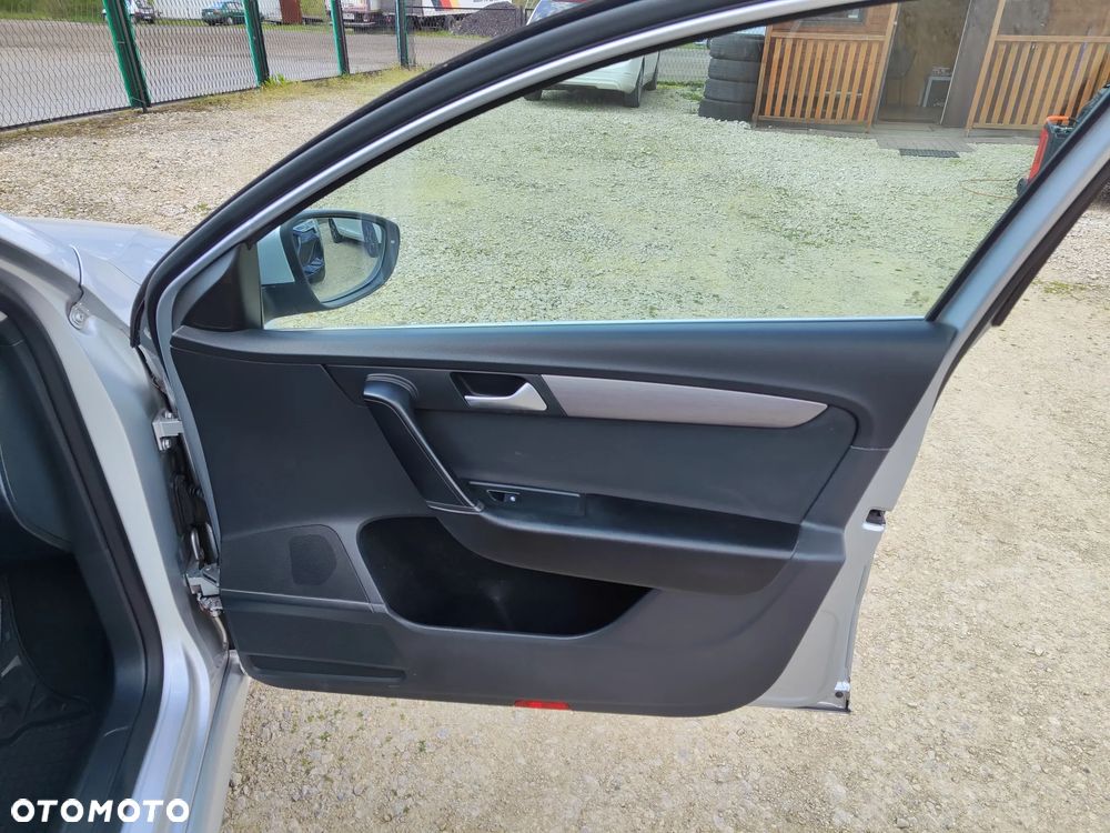 Volkswagen Passat 2.0 TDI Comfortline - 13