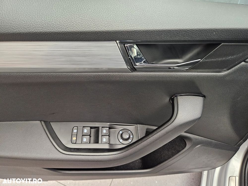 Skoda Superb 2.0 TDI DSG Ambition - 19