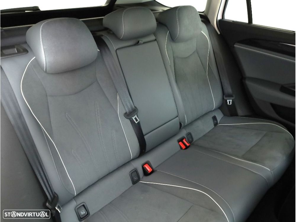 VW Passat Variant 2.0 TDI Business DSG - 17