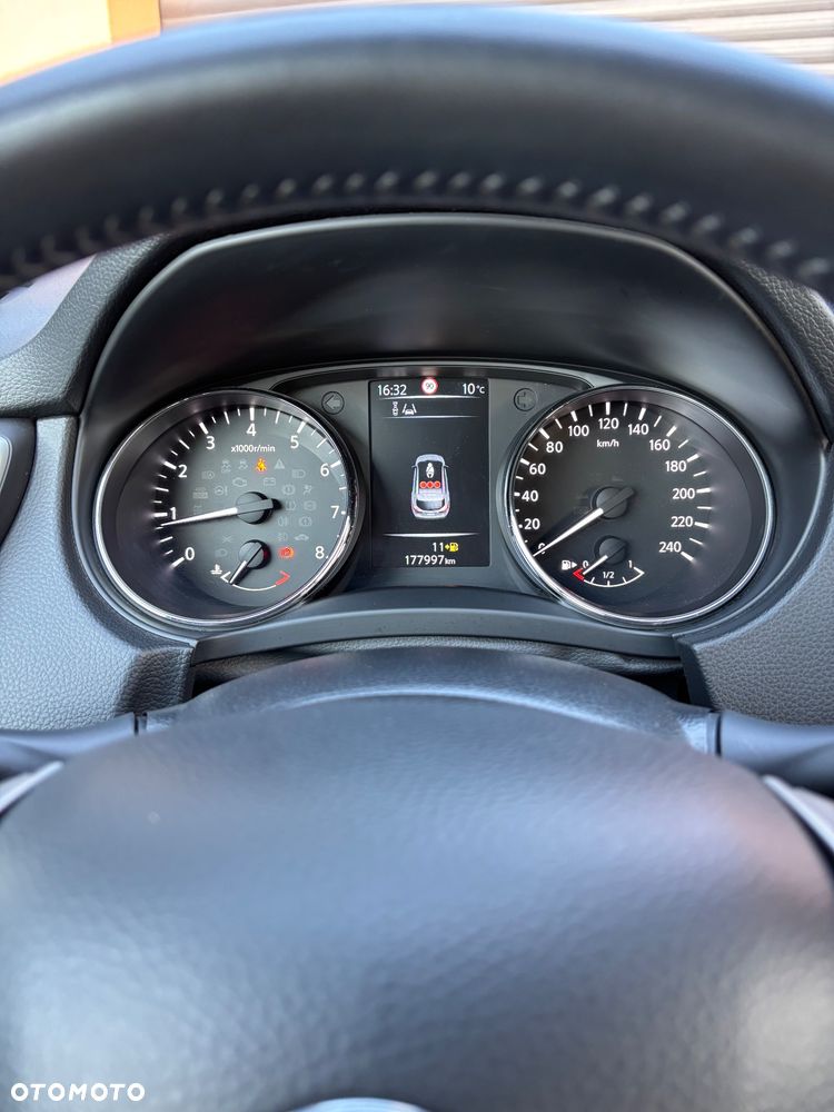 Nissan Qashqai 1.2 DIG-T N-Vision - 26