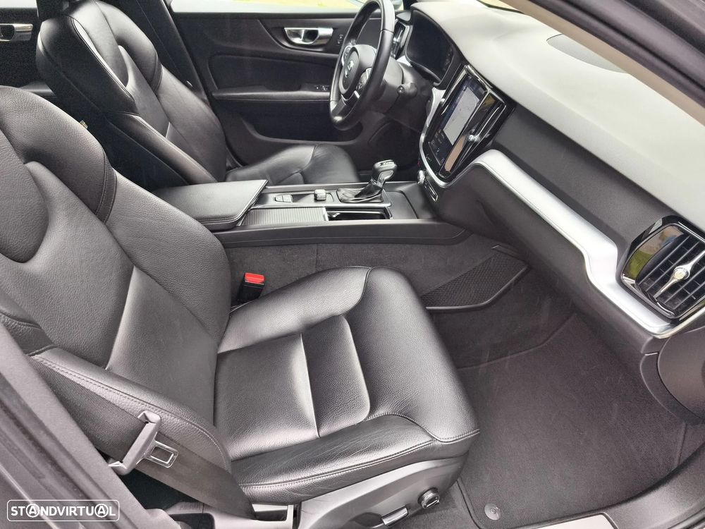 Volvo V60 2.0 D3 Momentum Geartronic - 18