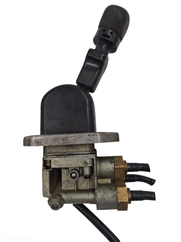 ZAWÓR HAMULCA RĘCZNEGO DAF CF 95XF XF95 105 - 1