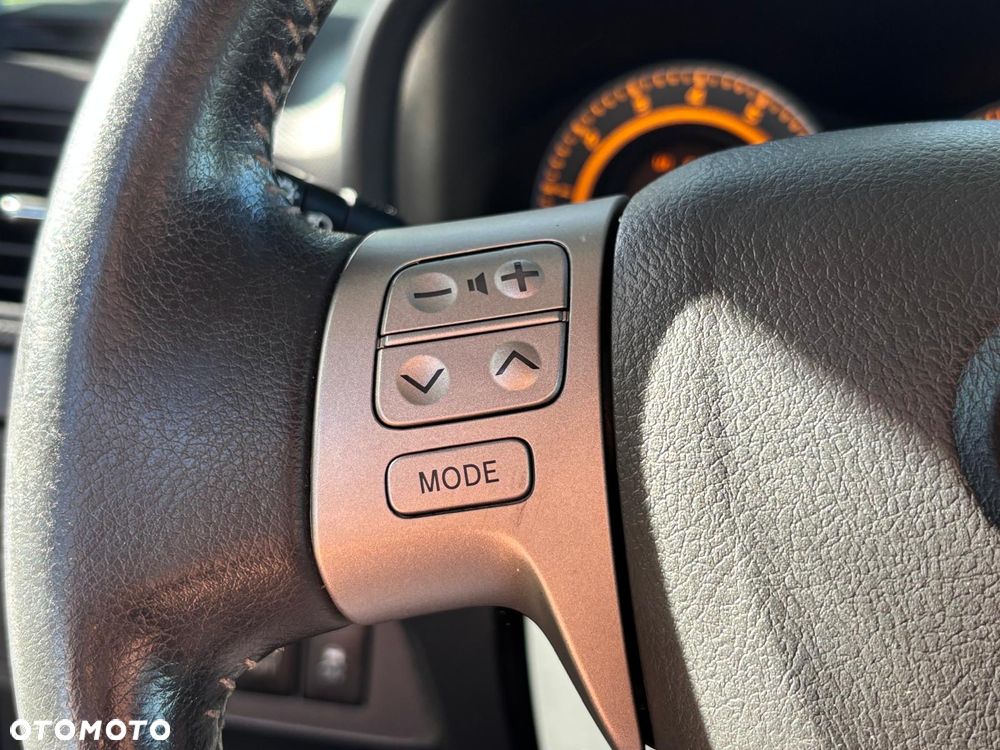 Toyota Auris 1.33 VVT-i Premium + - 24