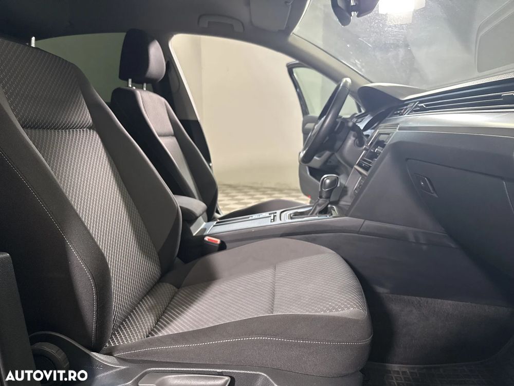 Volkswagen Passat - 12