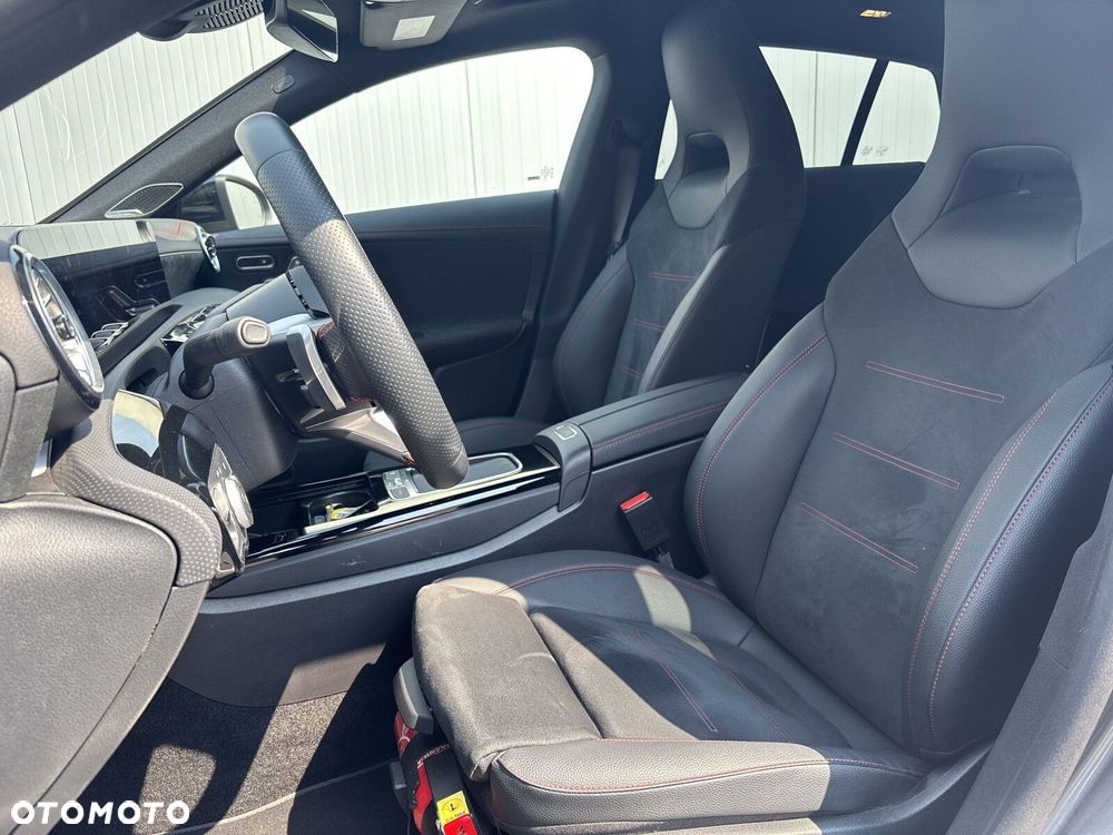 Mercedes-Benz CLA - 16