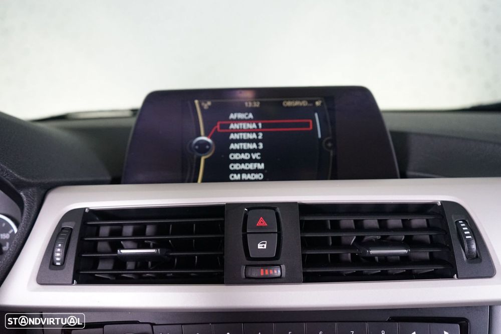 BMW 320 d Touring Auto Exclusive - 32